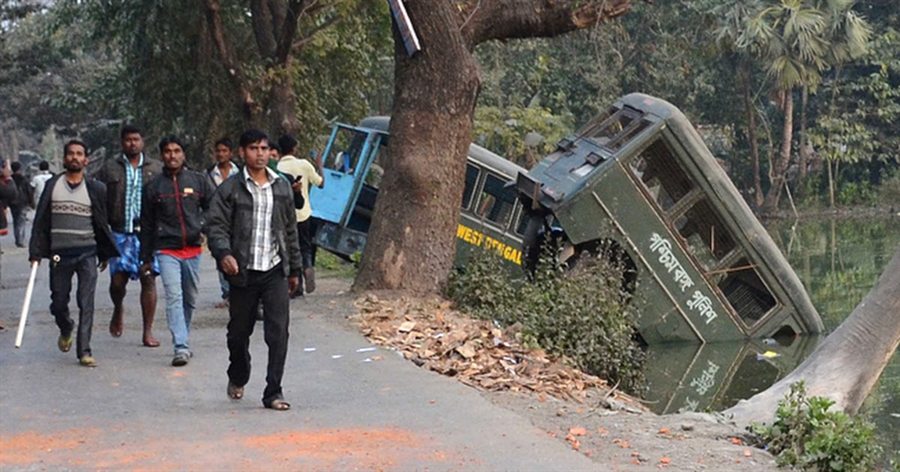 Opening image of &lsquo;How Forcible Land Acquisition and In-fighting within the TMC Led to the Agitation in Bhangar&rsquo; in The Caravan